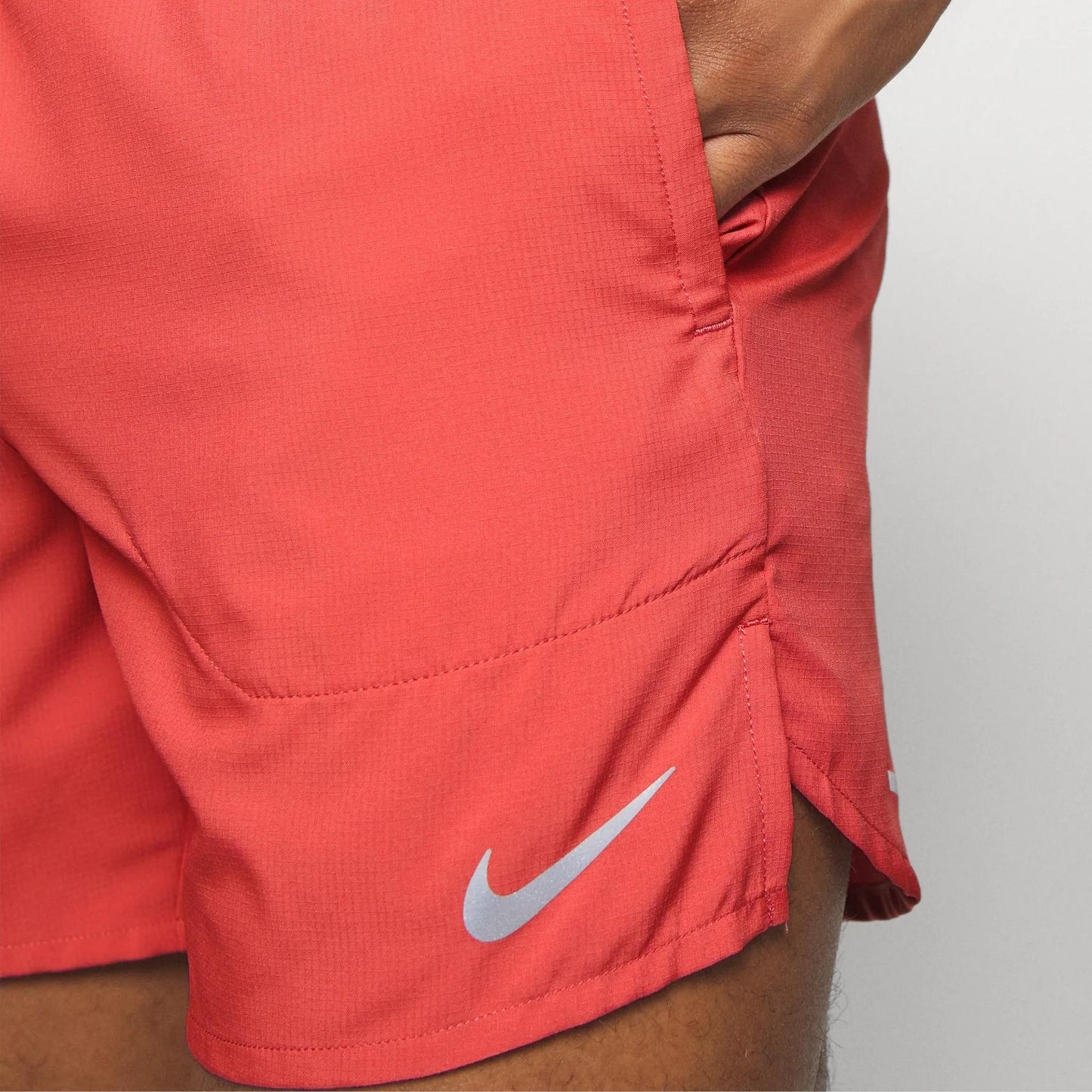 NIKE STRIDE DRI-FIT 7" SHORTS - CORAL PINK