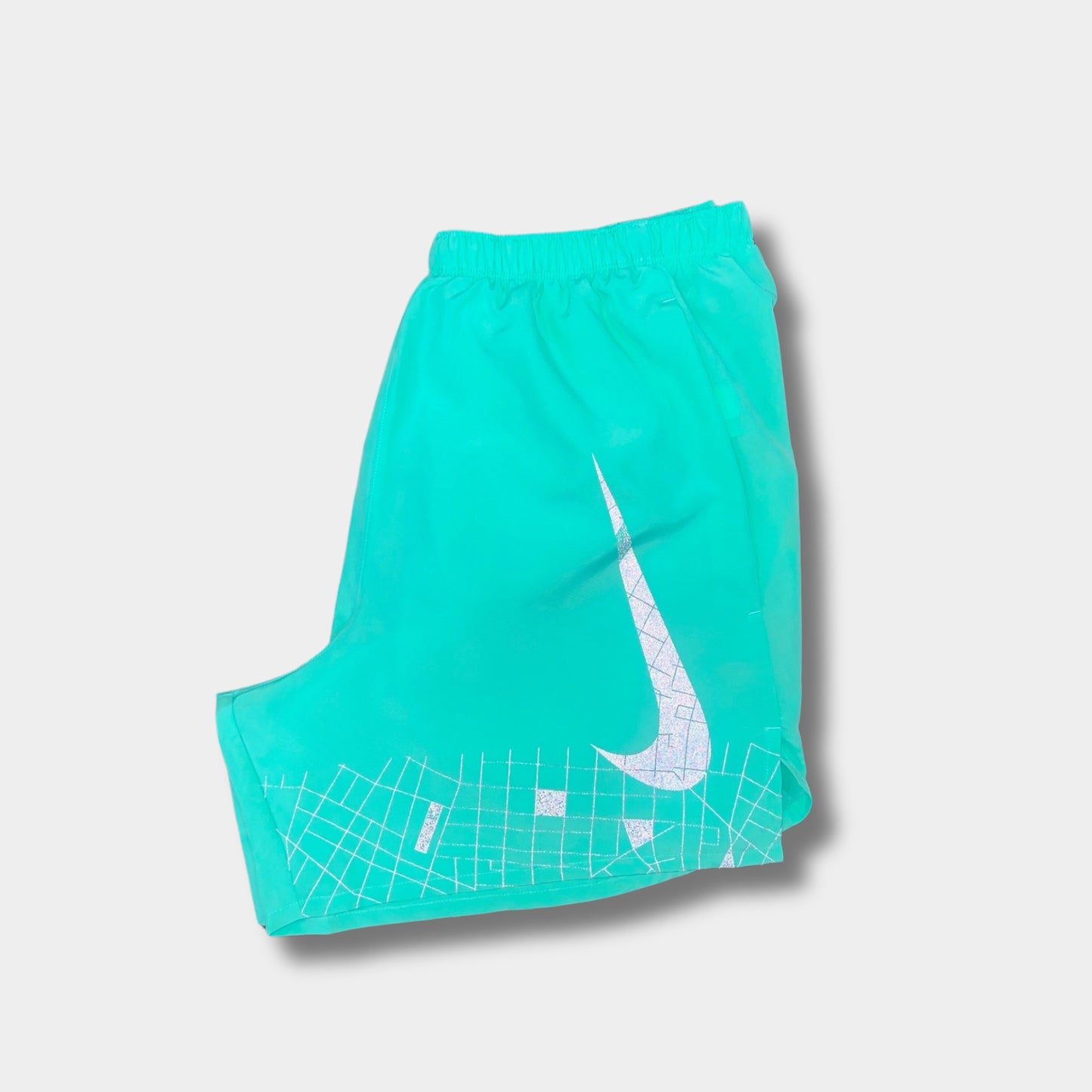 NIKE RUN DIVISION CHALLENGER SHORTS 5INCH - MINT / MENTA GREEN